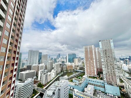 眺望や窓からの景色が良いと、家で過ごす時間も快適です。