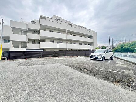 駐車スペースが嬉しいですね。※空き状況は都度ご確認下さい。