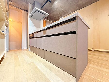 開放感のあるキッチンスペース。調理をしながら、会話も弾みそうですね。