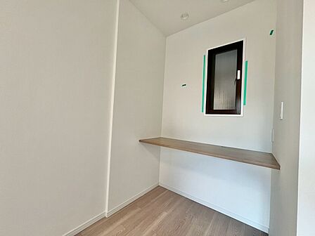 家電やスーツケース、ストック品など何でも片付く嬉しい空間です。