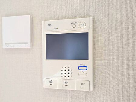 誰が来てもわかる様にモニター付きインターホンを設置。