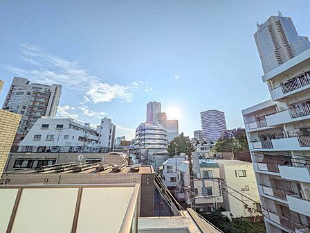 眺望や窓からの景色が良いと、家で過ごす時間も快適です。