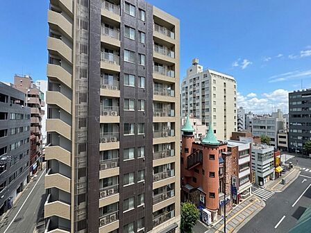 陽当たり・通風・開放感に恵まれた環境です。
