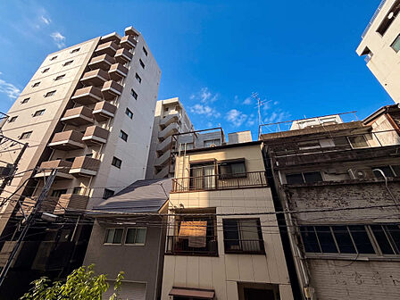 陽当たり・通風・開放感に恵まれた環境です。