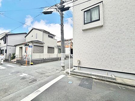 陽当たり・通風・開放感に恵まれた環境です。