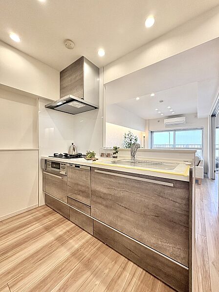 使いやすくスタイリッシュなキッチン空間になっております。※リフォームイメージ