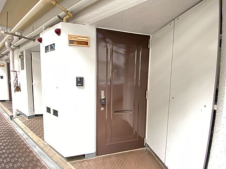 清潔感のある落ち着いた雰囲気の玄関です。