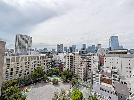 眺望や窓からの景色が良いと、家で過ごす時間も快適です。