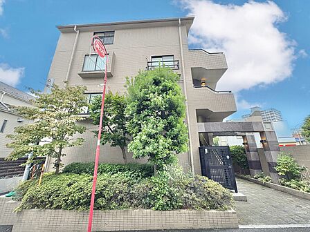 飽きのこないシンプルモダンな外観です。