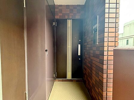 清潔感のある落ち着いた雰囲気の玄関です。