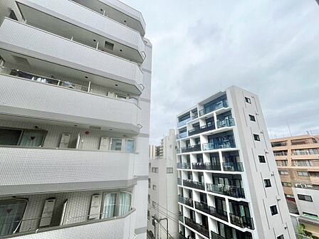 陽当たり・通風・開放感に恵まれた環境です。