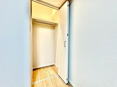 家電やスーツケース、ストック品など何でも片付く嬉しい空間です。