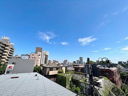陽当たり・通風・開放感に恵まれた環境です。