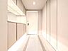 玄関：安らぎに満ちた空間がここから始まります。