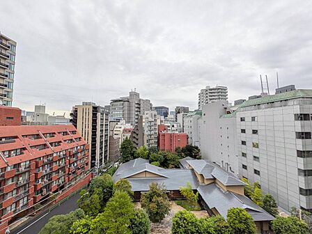 陽当たり・通風・開放感に恵まれた環境です。