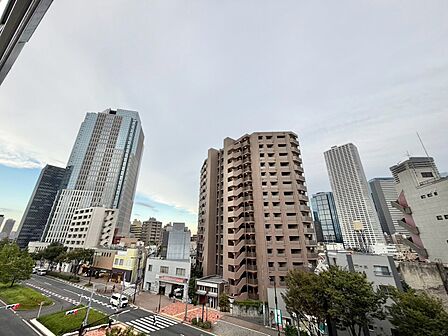 陽当たり・通風・開放感に恵まれた環境です。