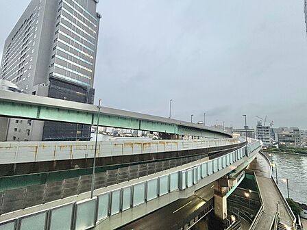眺望や窓からの景色が良いと、家で過ごす時間も快適です。
