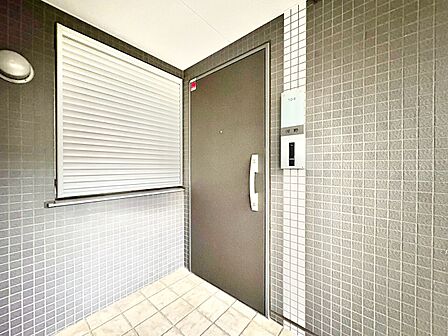 清潔感のある落ち着いた雰囲気の玄関です。