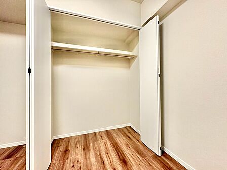 家電やスーツケース、ストック品など何でも片付く嬉しい空間です。