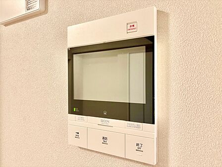 誰が来てもわかる様にモニター付きインターホンを設置。