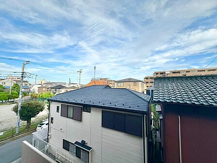 陽当たり・通風・開放感に恵まれた環境です。