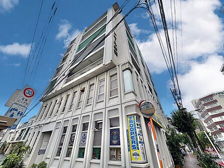 飽きのこないシンプルモダンな外観です。