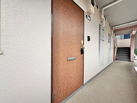 清潔感のある落ち着いた雰囲気の玄関です。