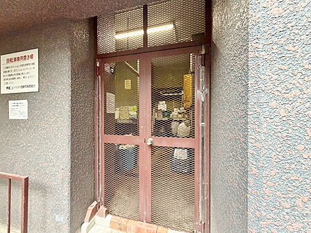 ゴミ置場。綺麗に管理されております。