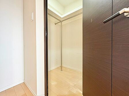 家電やスーツケース、ストック品など何でも片付く嬉しい空間です。