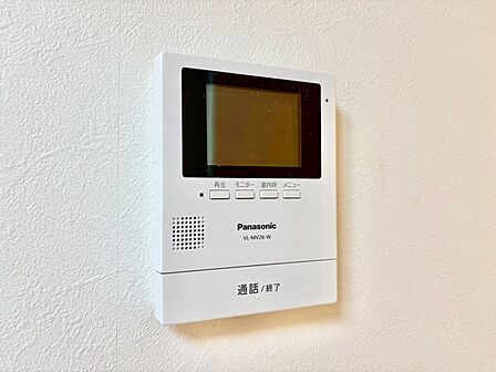 誰が来てもわかる様にモニター付きインターホンを設置。