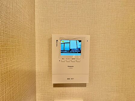 誰が来てもわかる様にモニター付きインターホンを設置。