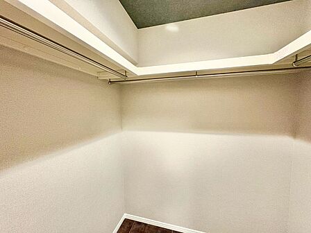 収納スペースが付いていて、お部屋を広く使っていただけます。