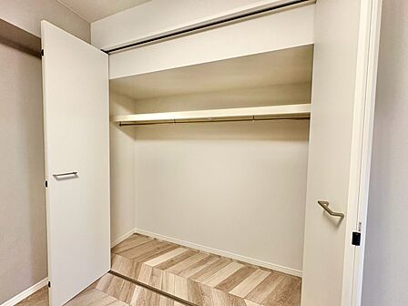 家電やスーツケース、ストック品など何でも片付く嬉しい空間です。