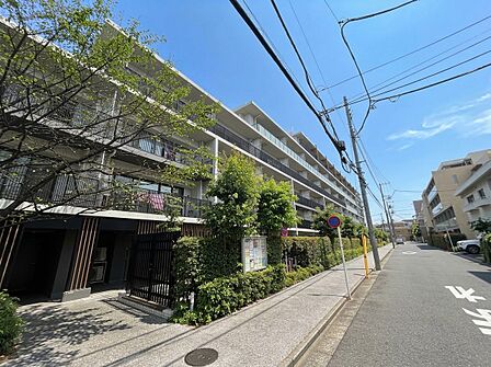 飽きのこないシンプルモダンな外観です。