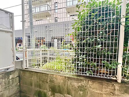 陽当たり・通風・開放感に恵まれた環境です。