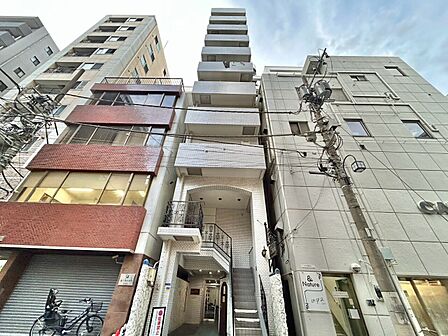 飽きのこないシンプルモダンな外観です。