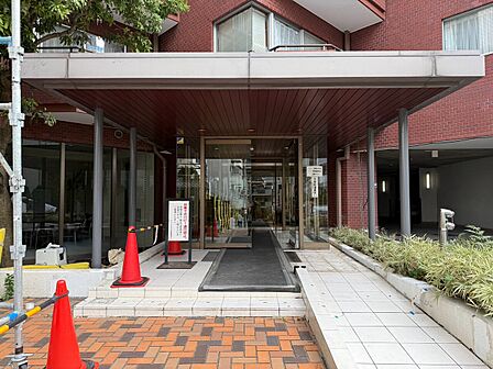 上質感漂う玄関アプローチです。