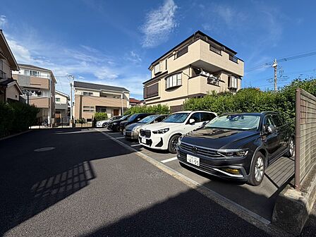 駐車スペースが嬉しいですね。※空き状況は都度ご確認下さい。