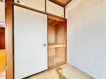 収納スペースが付いていて、お部屋を広く使っていただけます。