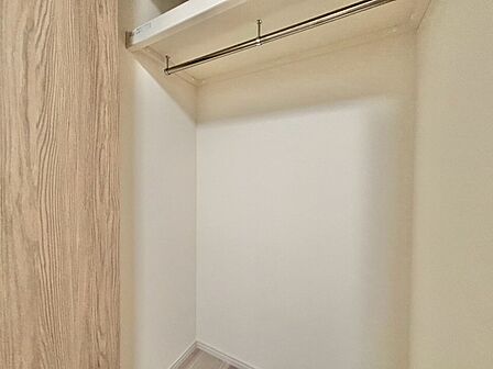収納スペースが付いていて、お部屋を広く使っていただけます。