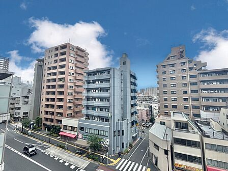 陽当たり・通風・開放感に恵まれた環境です。