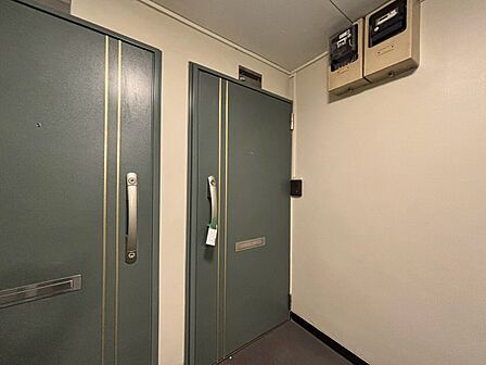清潔感のある落ち着いた雰囲気の玄関です。