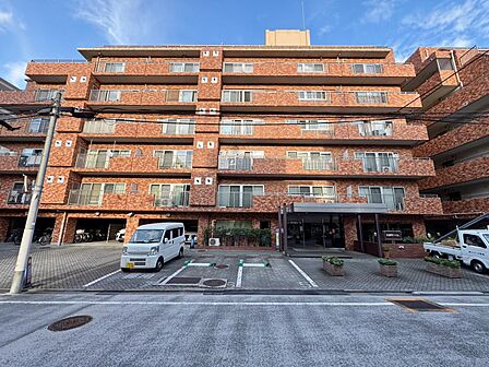 飽きのこないシンプルモダンな外観です。