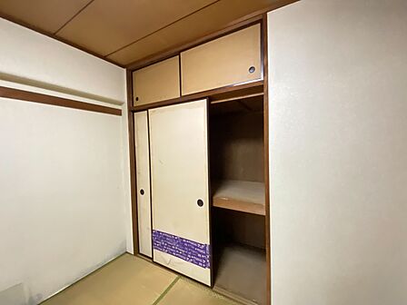 収納スペースが付いていて、お部屋を広く使っていただけます。