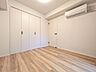子供部屋：清かで艶やかな時間をもたらしてくれる室内です。