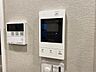 設備：誰が来てもわかる様にモニター付きインターホンを設置。