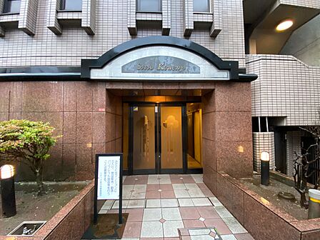 上質感漂う玄関アプローチです。