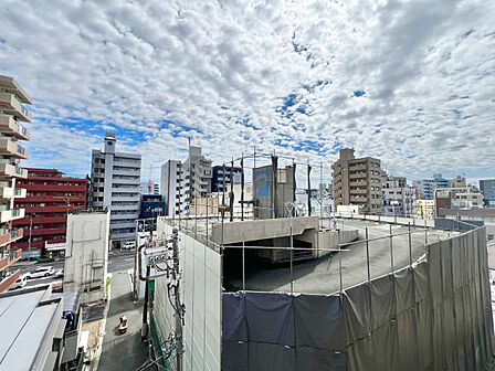 陽当たり・通風・開放感に恵まれた環境です。