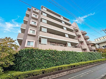 忙しく過ぎゆく日常を置き去るほど、ゆったりした時間が流れる住環境。