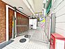 エントランス：上質感漂う玄関アプローチです。